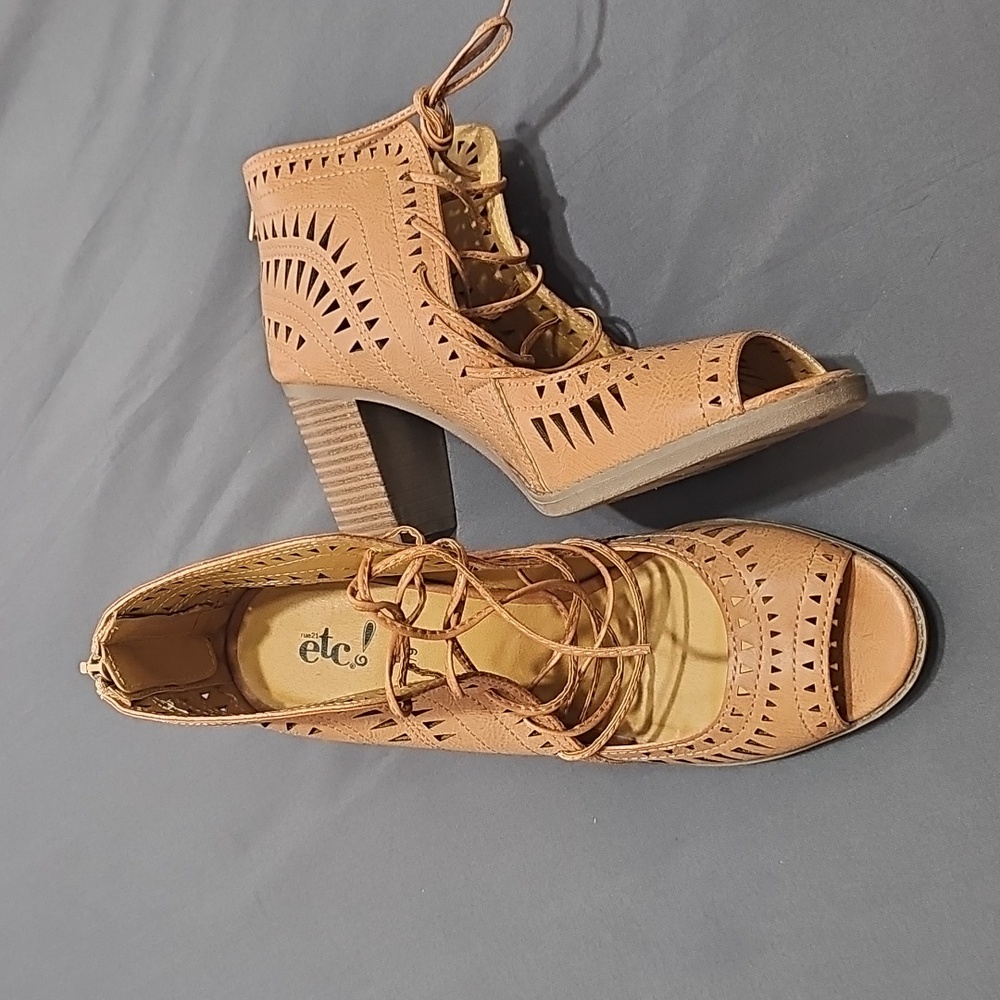NWOT Women's Tan Lace-Up Peep Toe Shoes